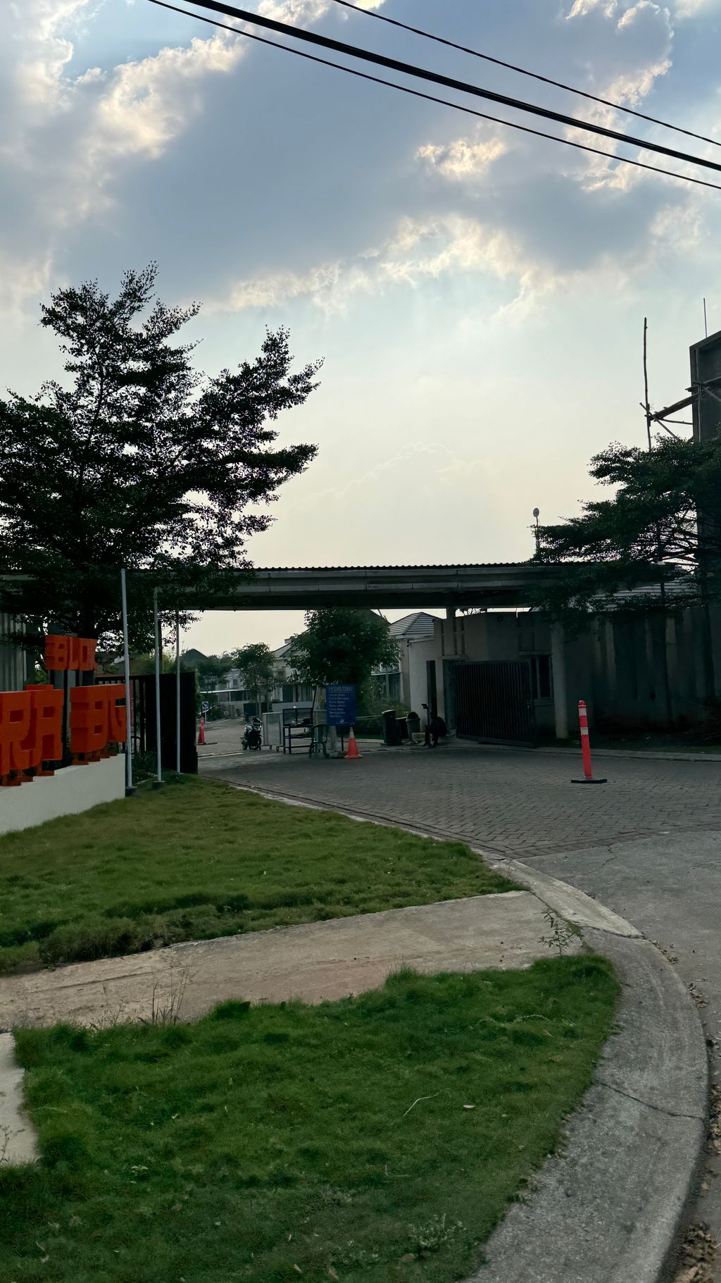 foto gerbang perumahan CITRAINDAH CITY RUKO SAKURA BOULEVARD