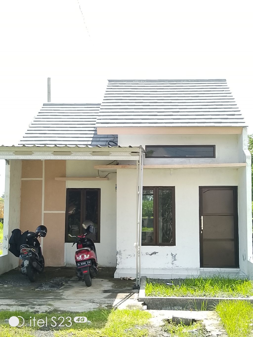 foto tampak rumah tipe 33/72 perumahan Hunian Krasan