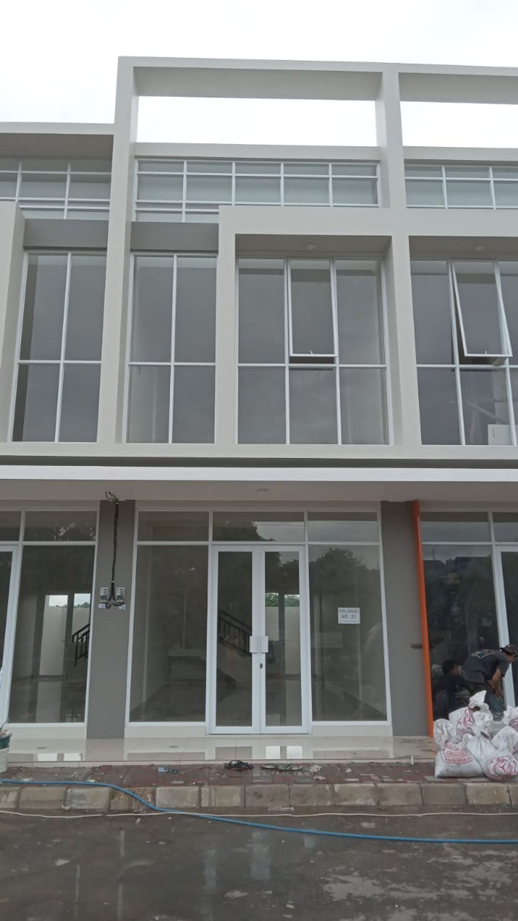 foto tampak rumah tipe GRANADA 93/60 perumahan Perumahan Galuh Mas