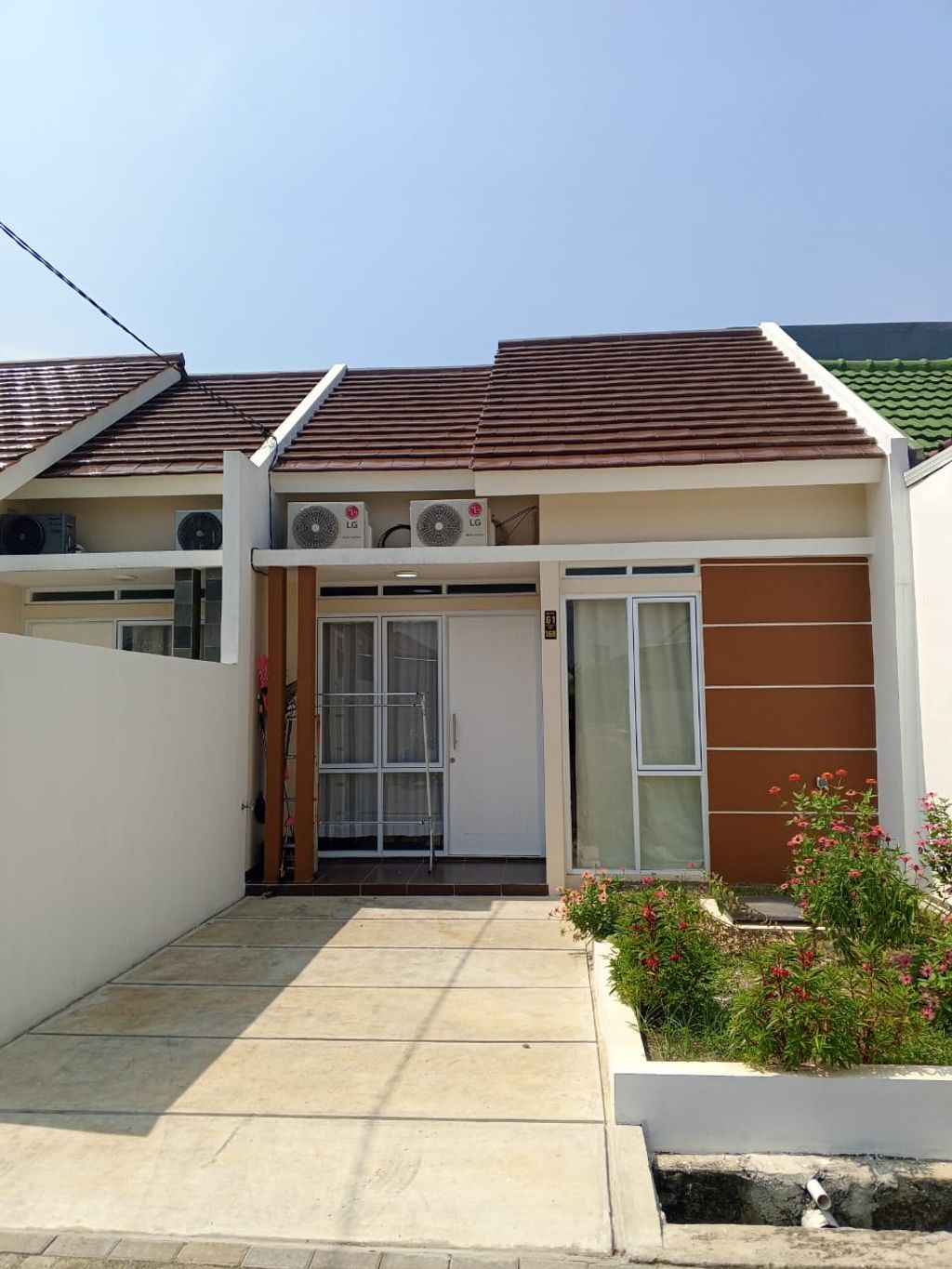 foto tampak rumah tipe ONYX perumahan Aeroland Residence