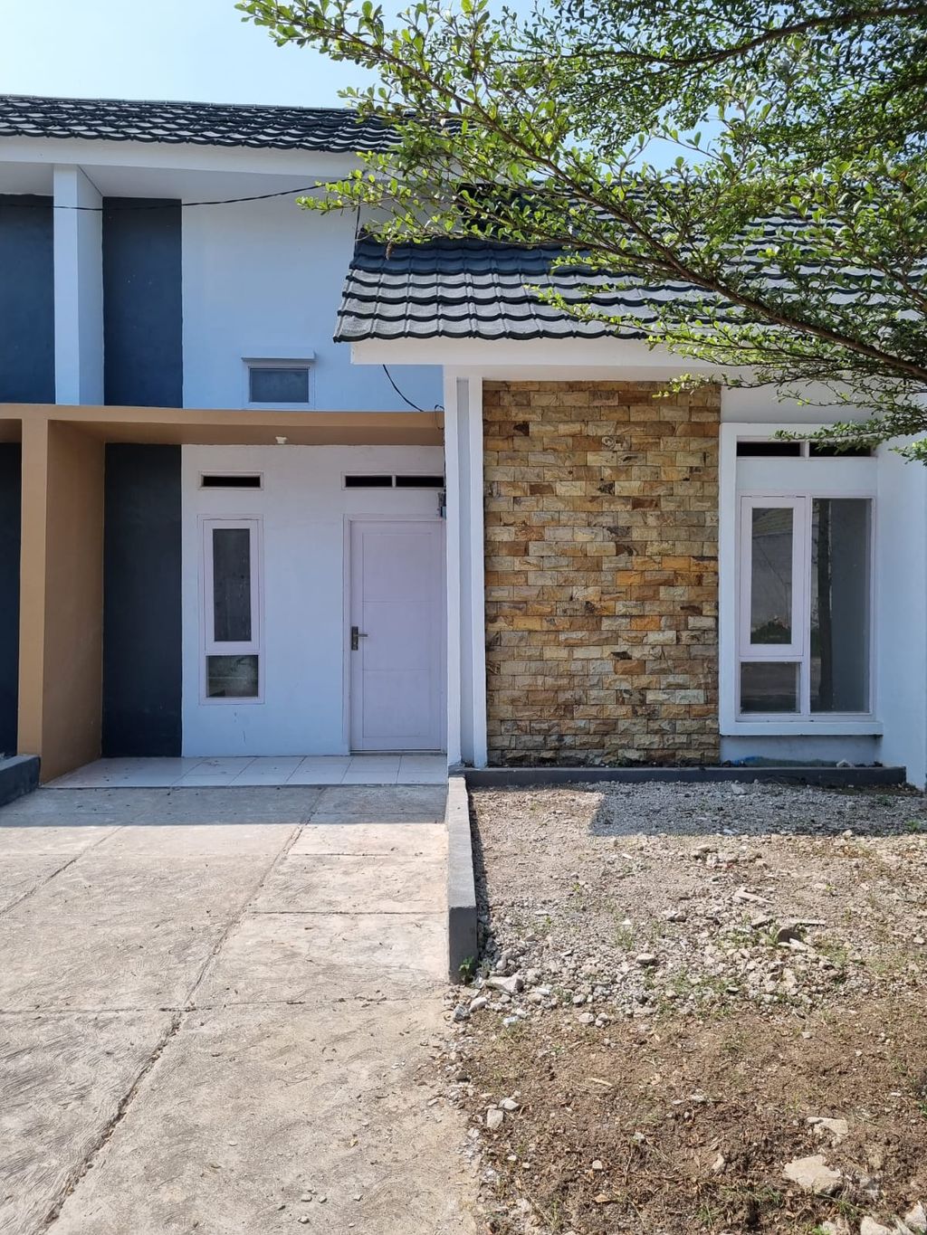 foto tampak rumah tipe ADIPATI 1 perumahan PESONA PATROL VILLAGE