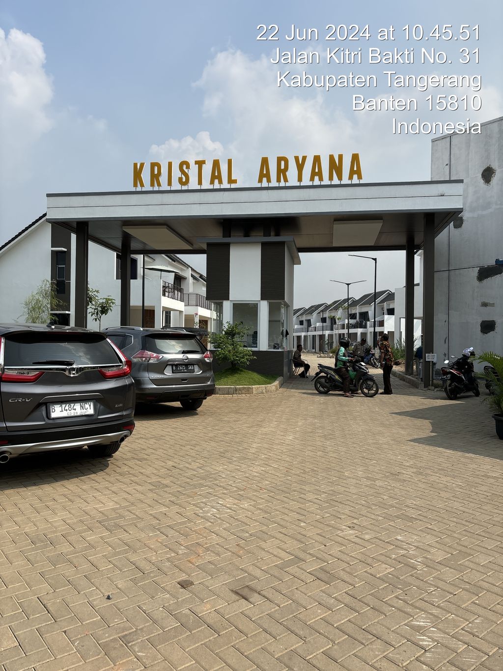 foto gerbang perumahan ARYANA KARAWACI 3