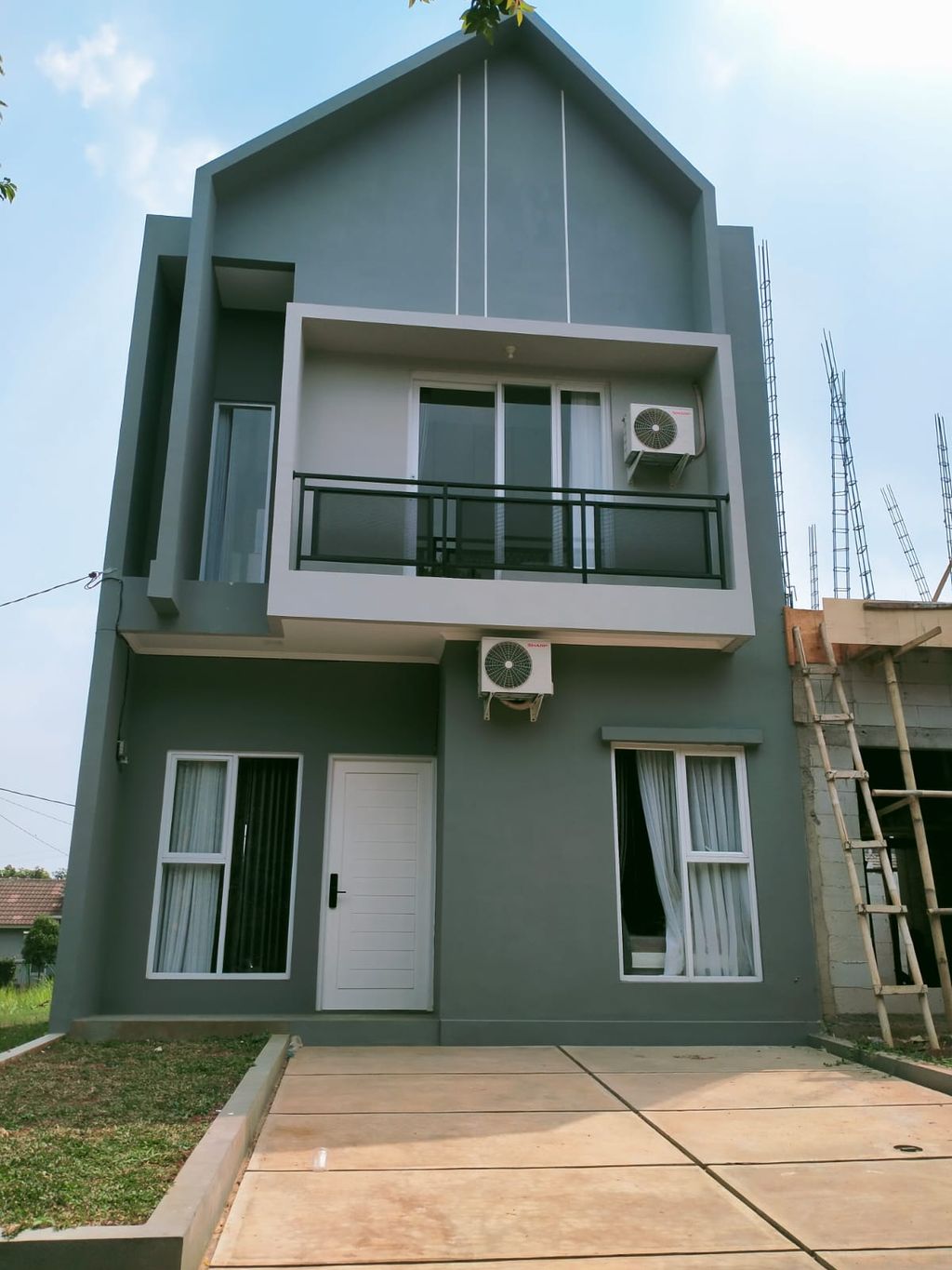 foto tampak rumah tipe 70/120 perumahan CINERE RESIDENCE