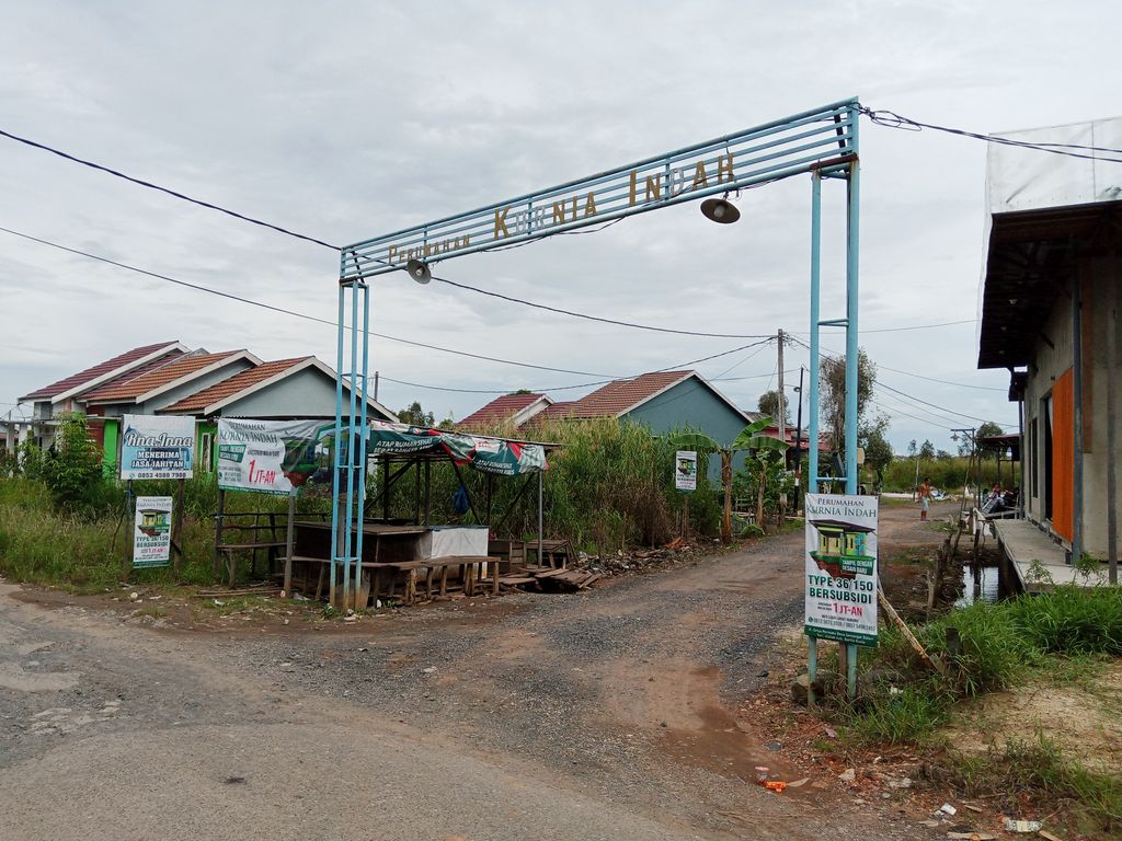 foto gerbang perumahan PERUMAHAN KURNIA INDAH