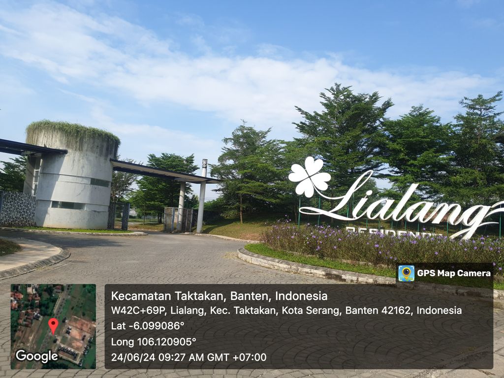 foto gerbang perumahan Lialang Residence