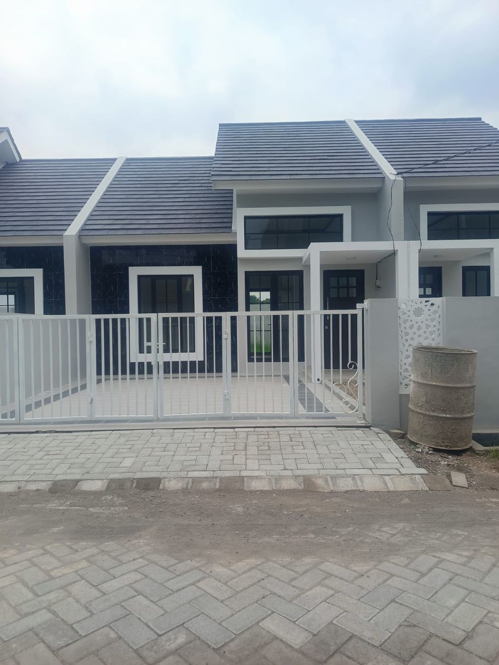 foto tampak rumah tipe T. 44 perumahan PRIMA GARDEN ESTATE