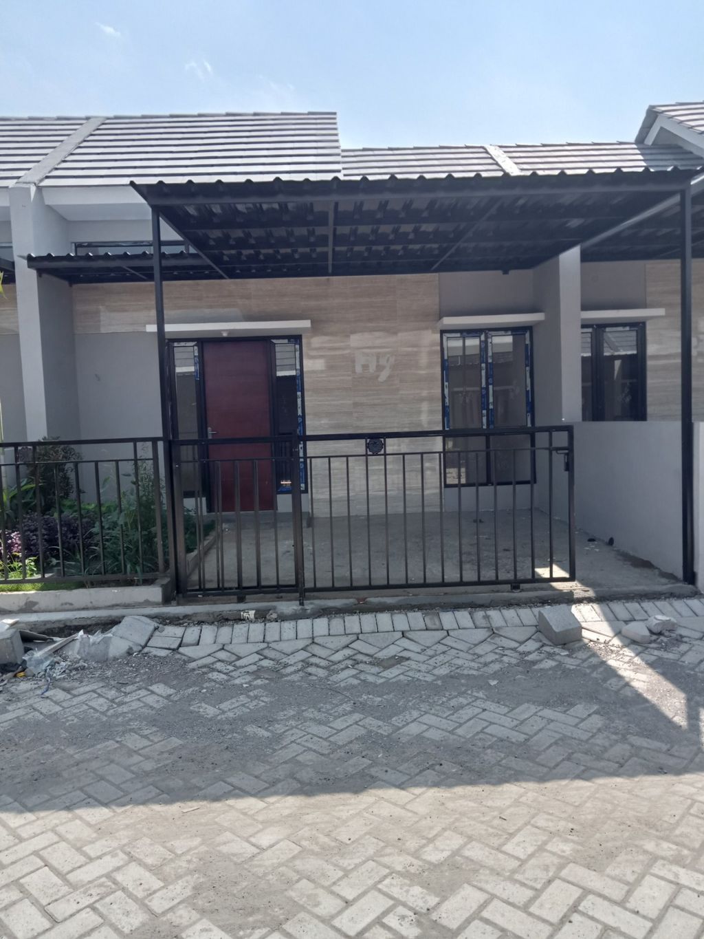 foto tampak rumah tipe NEW NAPOLY A perumahan PERUMAHAN GRAND KEDAMEAN REGENCY TAHAP III