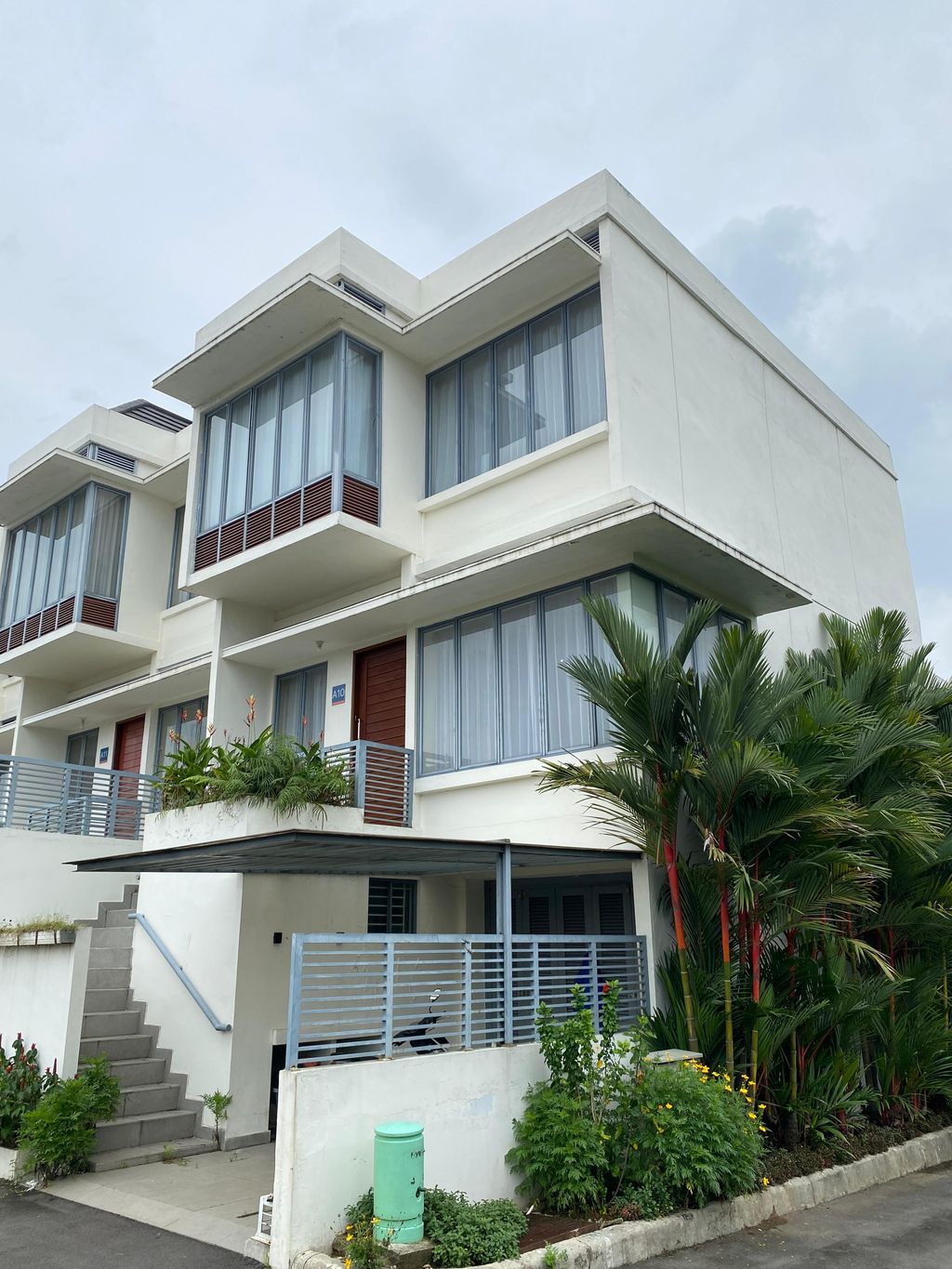 foto tampak rumah tipe DORCHESTER perumahan Johor Summerville