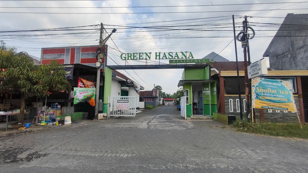 foto gerbang perumahan Green Hasana