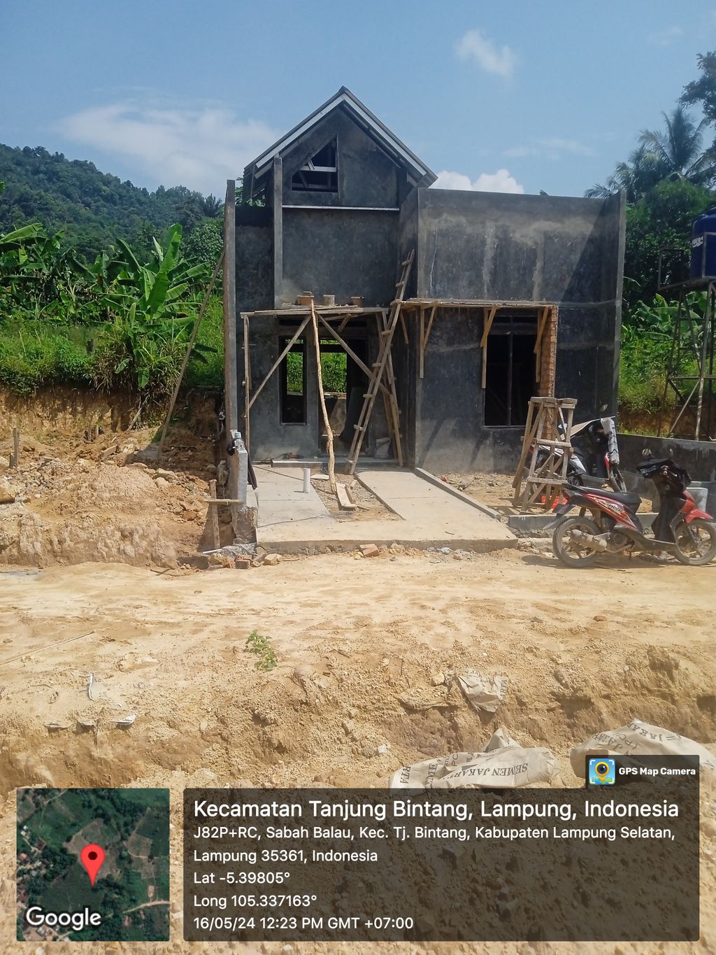 foto contoh rumah perumahan Perumahan Riverside