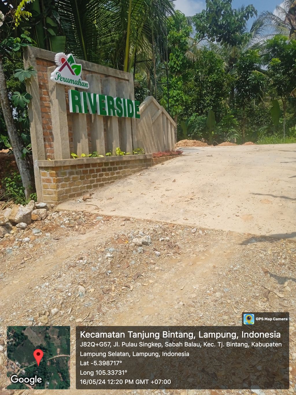 foto gerbang perumahan Perumahan Riverside