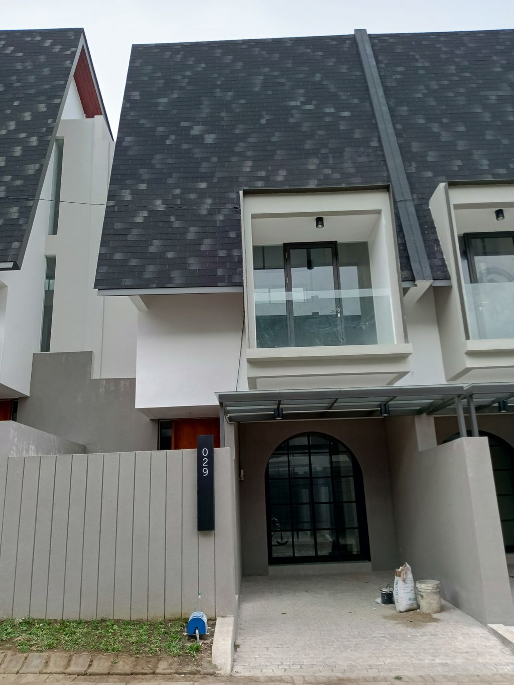foto tampak rumah tipe Prive Standart perumahan Habitat