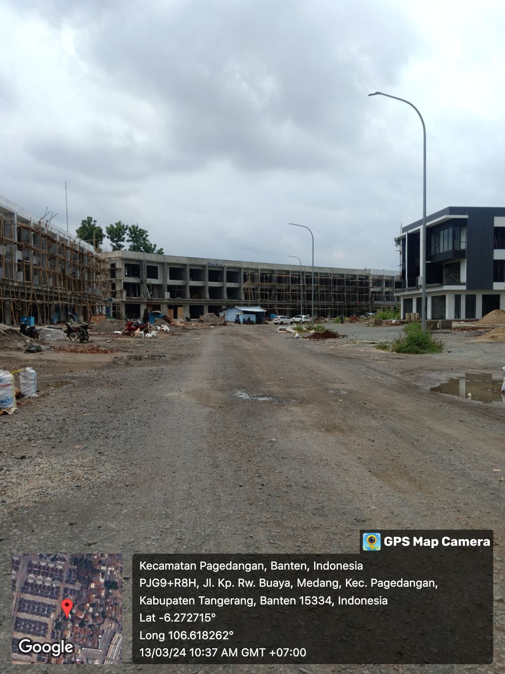 foto gerbang perumahan Ruko Hampton Avenue