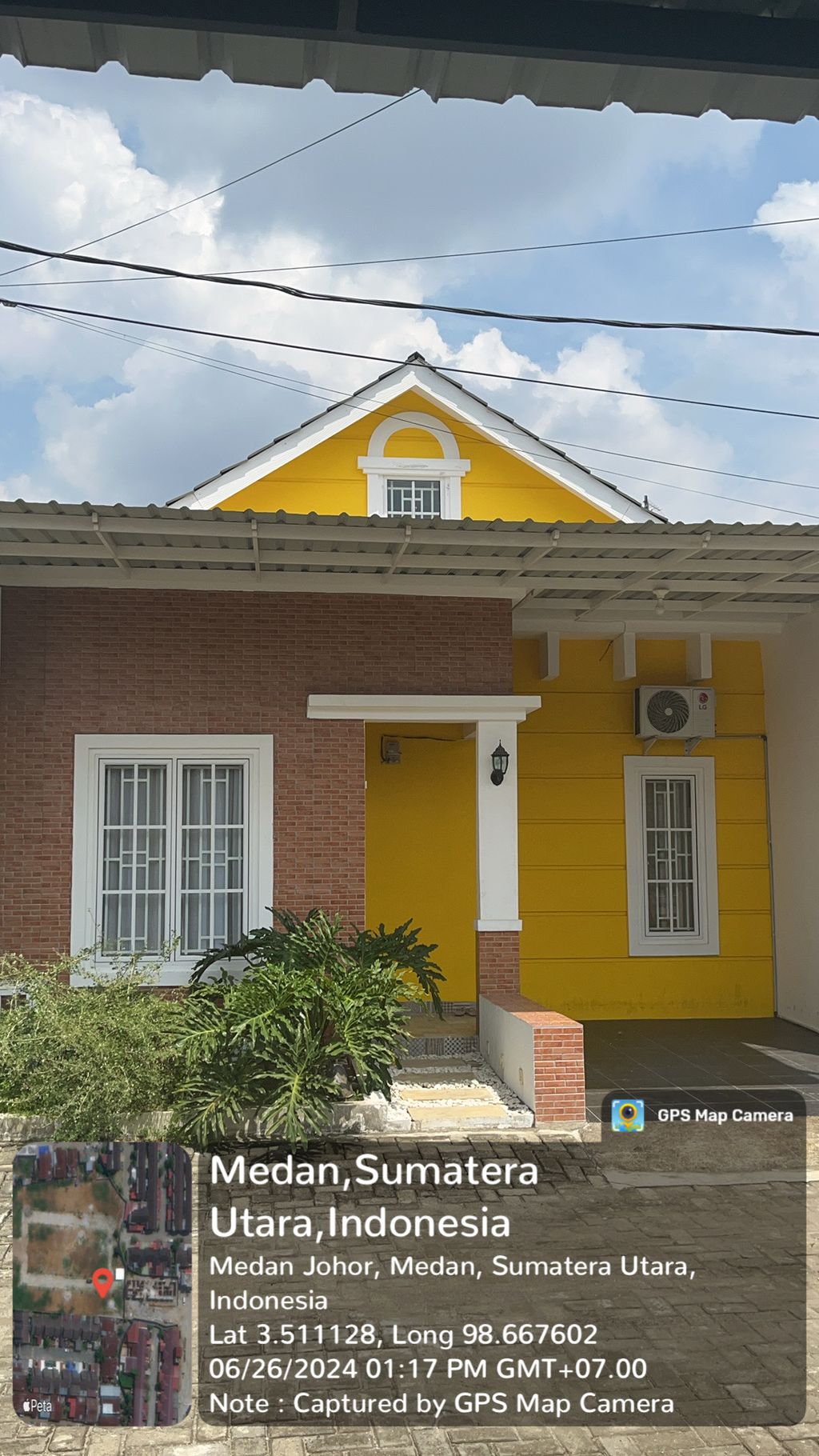 foto contoh rumah perumahan Joska Townhouse