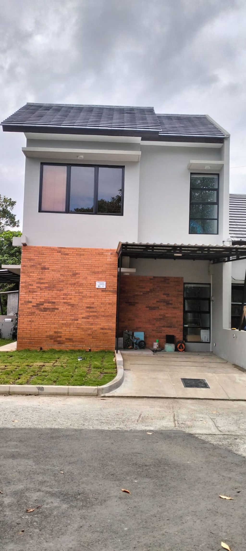 foto tampak rumah tipe 71 perumahan Kamayangan Residence