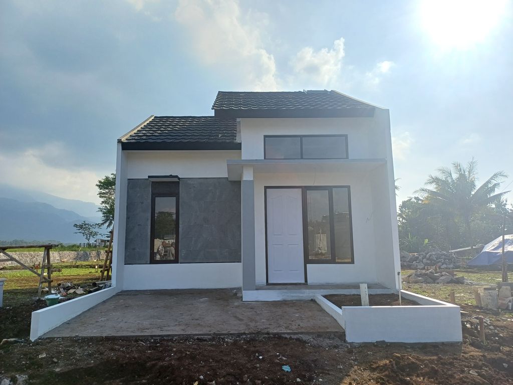 foto tampak rumah tipe 36/72 perumahan PESONA MERBABU 6