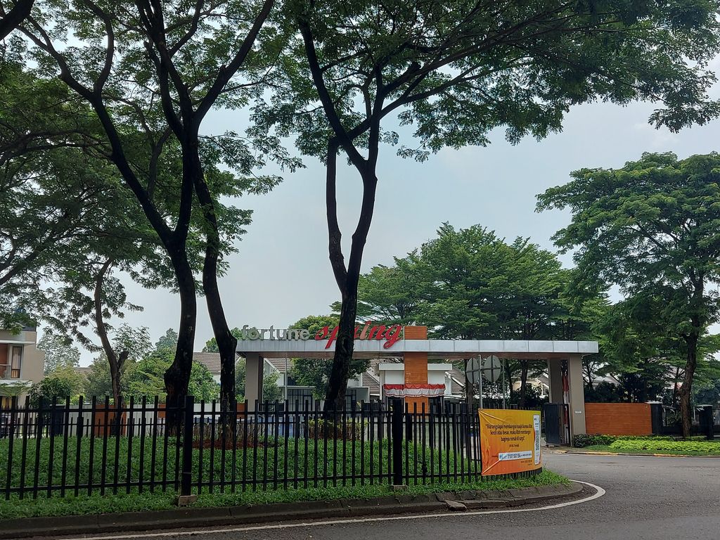 foto gerbang perumahan GRAHA RAYA NEO FORTUNE SPRING
