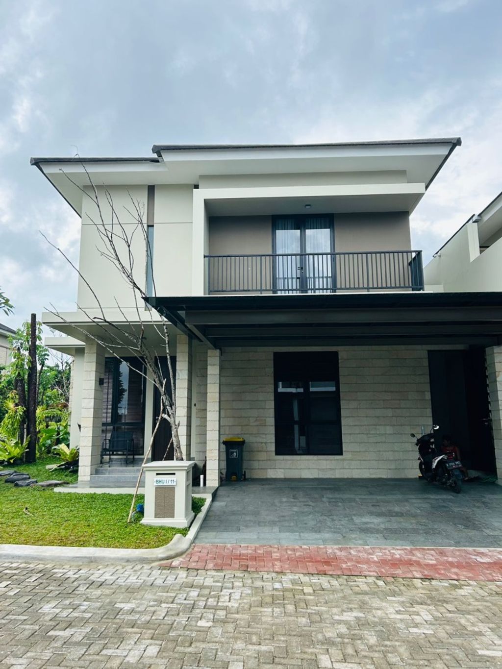 foto tampak rumah tipe PAVILION 10 - BHU I (HOOK) perumahan Perumahan Bukit Hijau