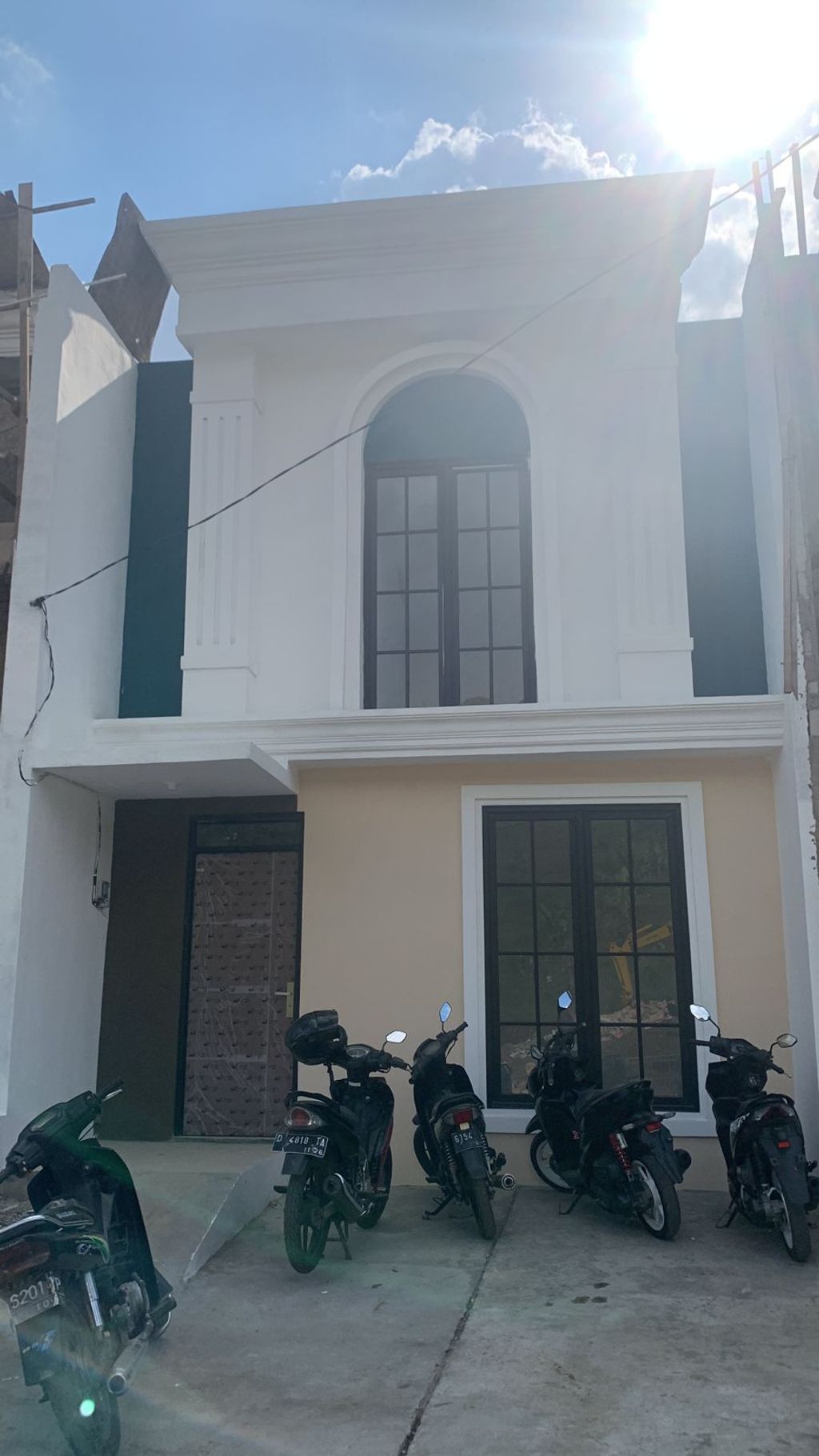 foto tampak rumah tipe 33 Mezanin Charlotte (434) perumahan G-Land Padalarang Valley