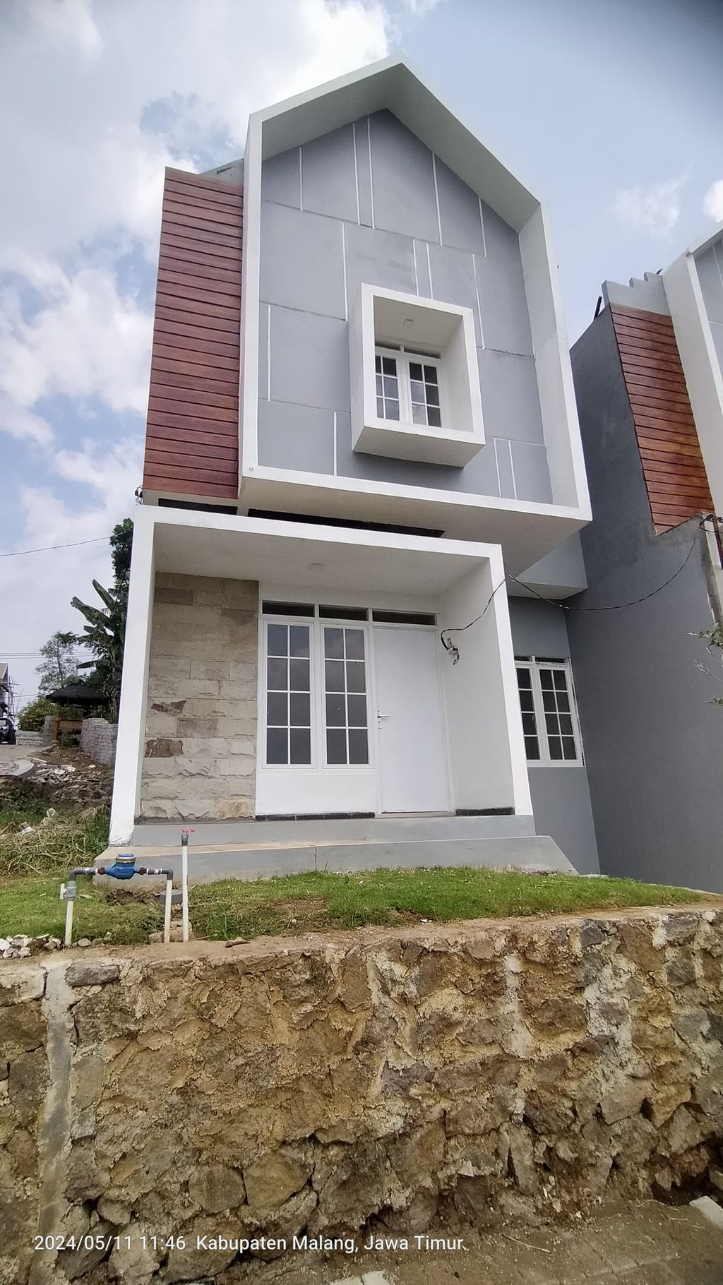 foto tampak rumah tipe AZALEA perumahan pine wood cluster GRAND SEKAR ASRI
