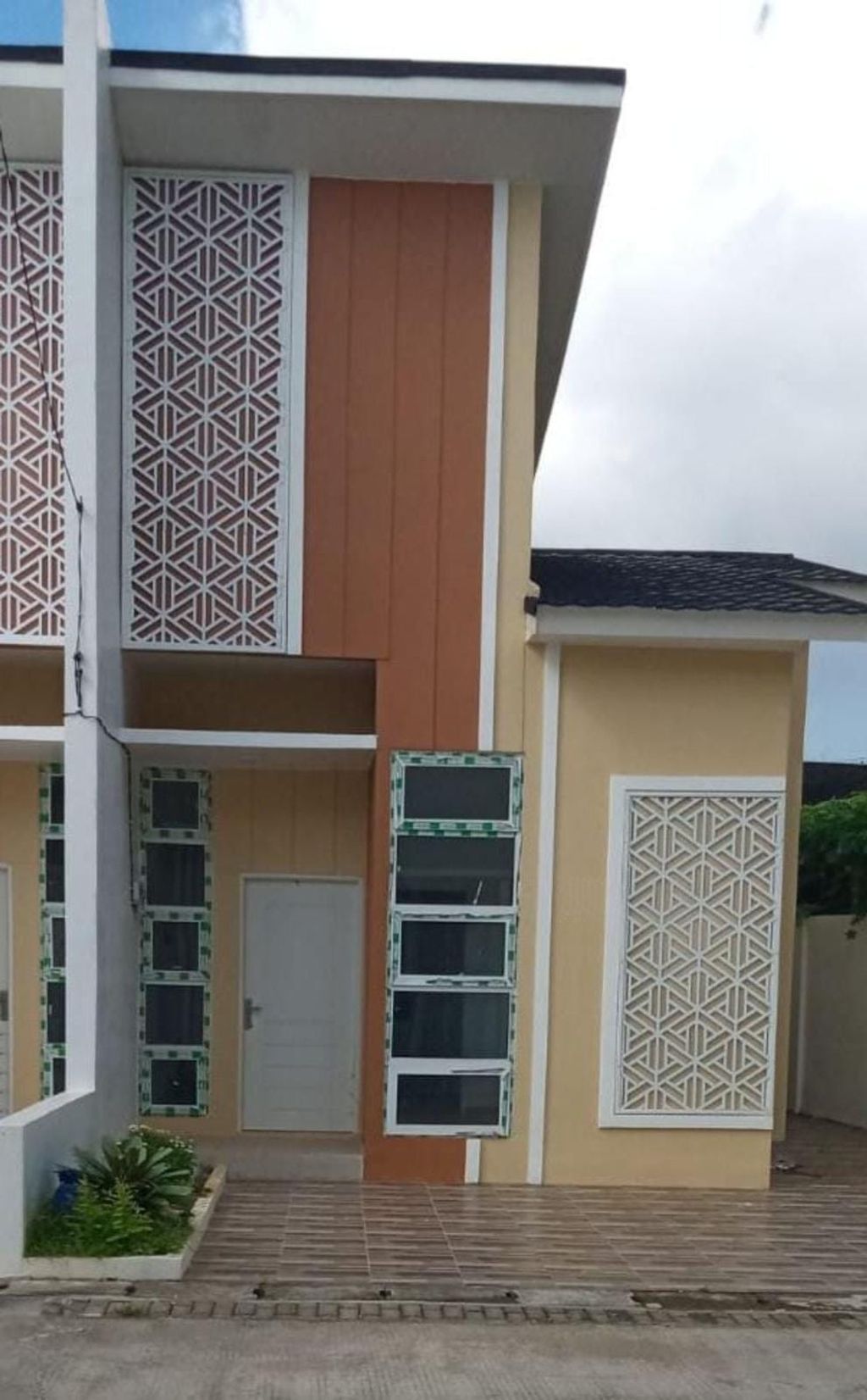 foto tampak rumah tipe Rumah Tinggal 68/108 perumahan Griya Bambu Kuning