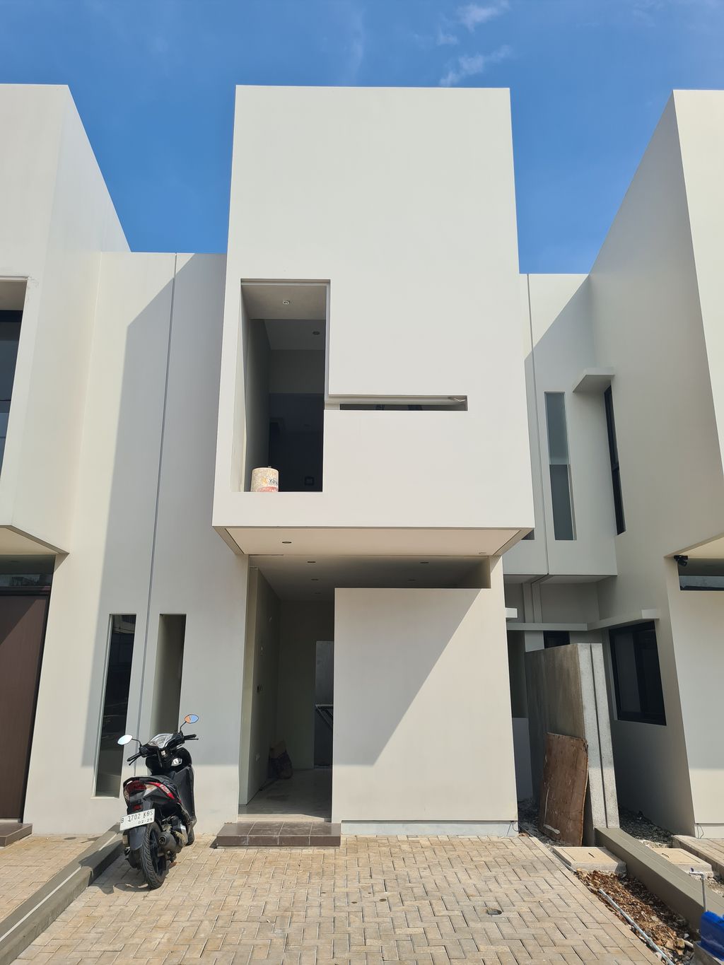 foto tampak rumah tipe Blok M No 1 perumahan STELLAR