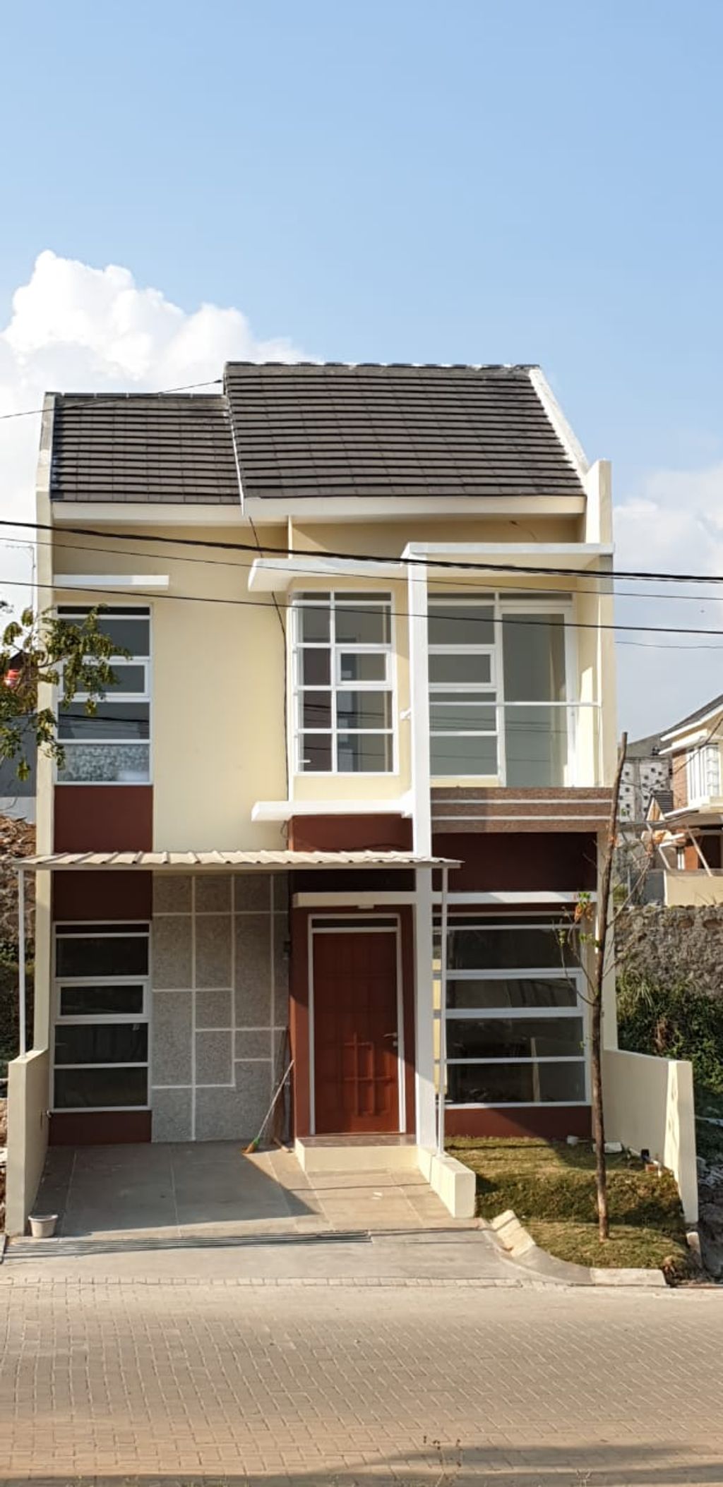 foto tampak rumah tipe 90 perumahan Kamayangan Residence