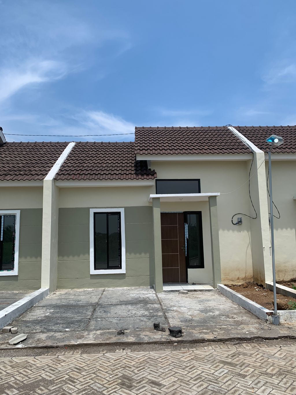 foto tampak rumah tipe APEL perumahan GRAND KENCANA BANGIL 2
