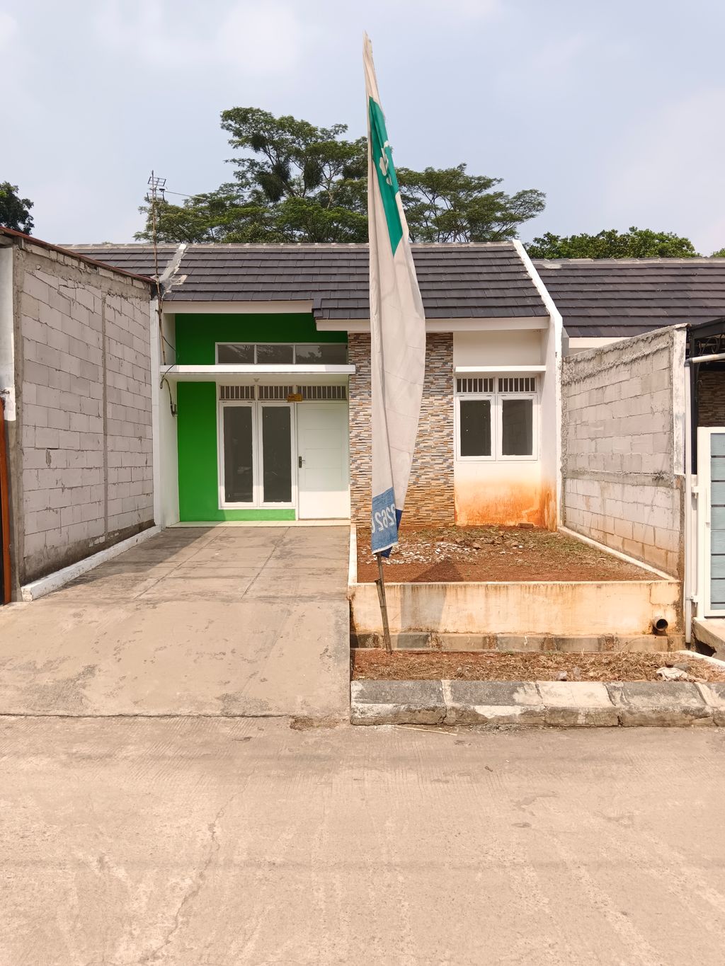 foto tampak rumah tipe DROSERA perumahan GRAND TAMAN SARI RESIDENCE 2
