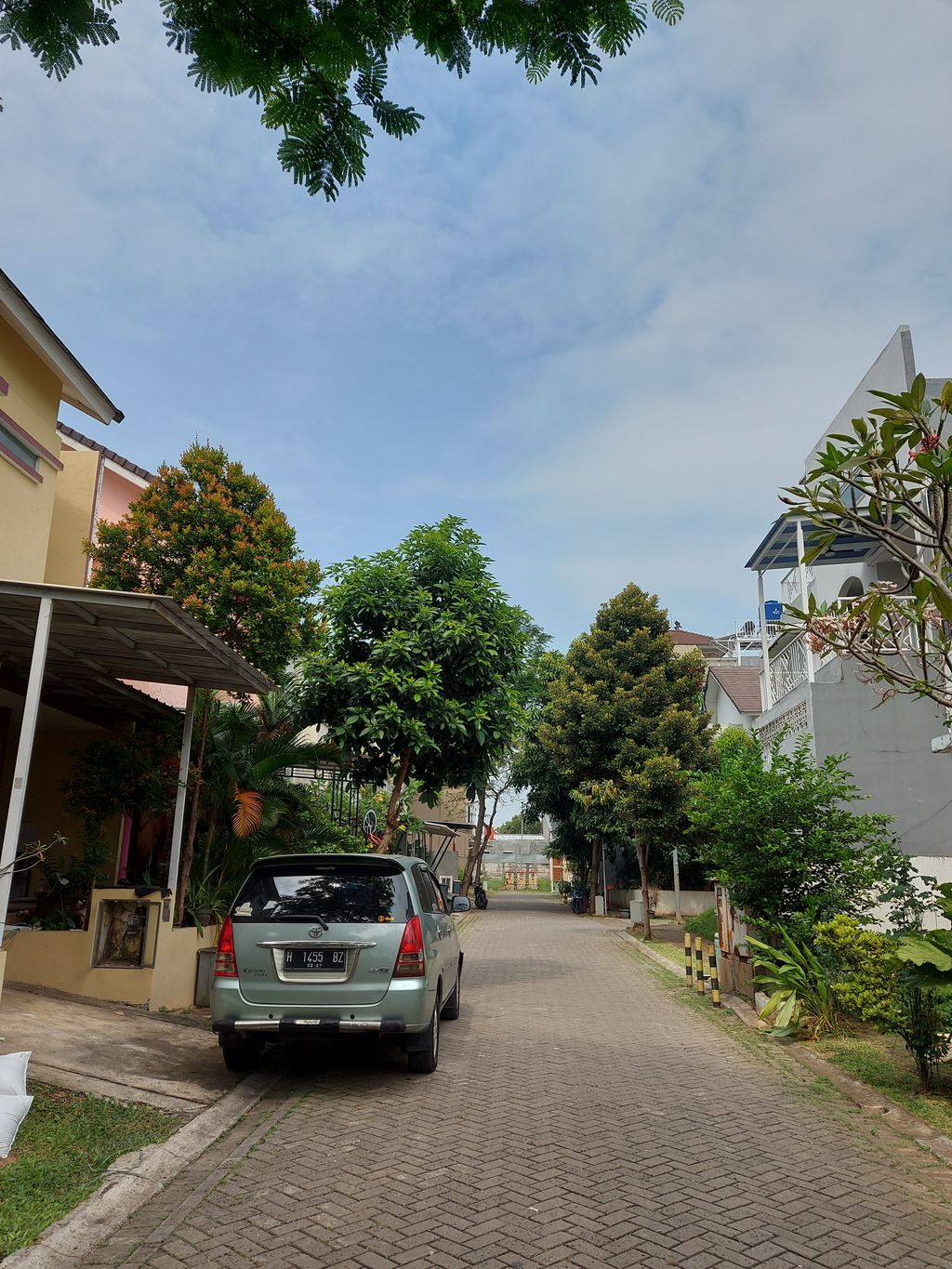 foto posisi tengah perumahan GRAHA RAYA NEO GARDENIA LOKA