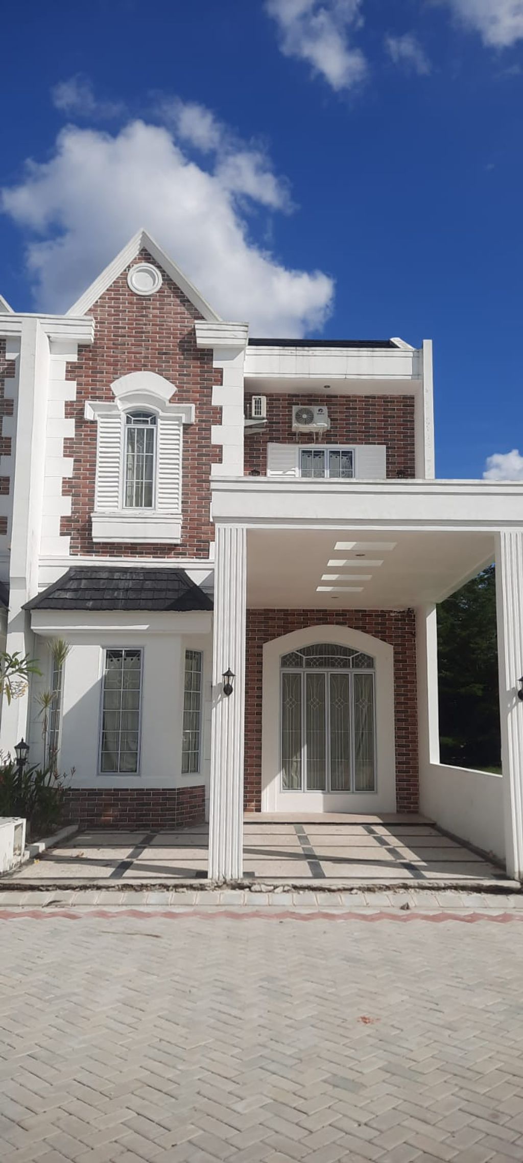 foto tampak rumah tipe APOLLO - F 5 perumahan CEMARA SUITES