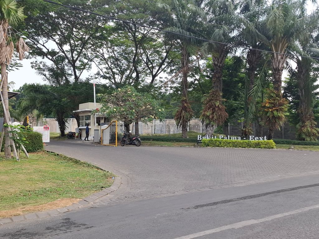 foto gerbang perumahan Bukit Palma
