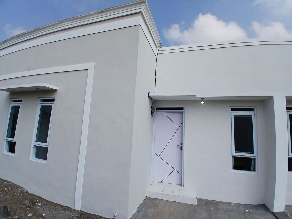 foto tampak rumah tipe 34/72 perumahan Parahyangan Residence