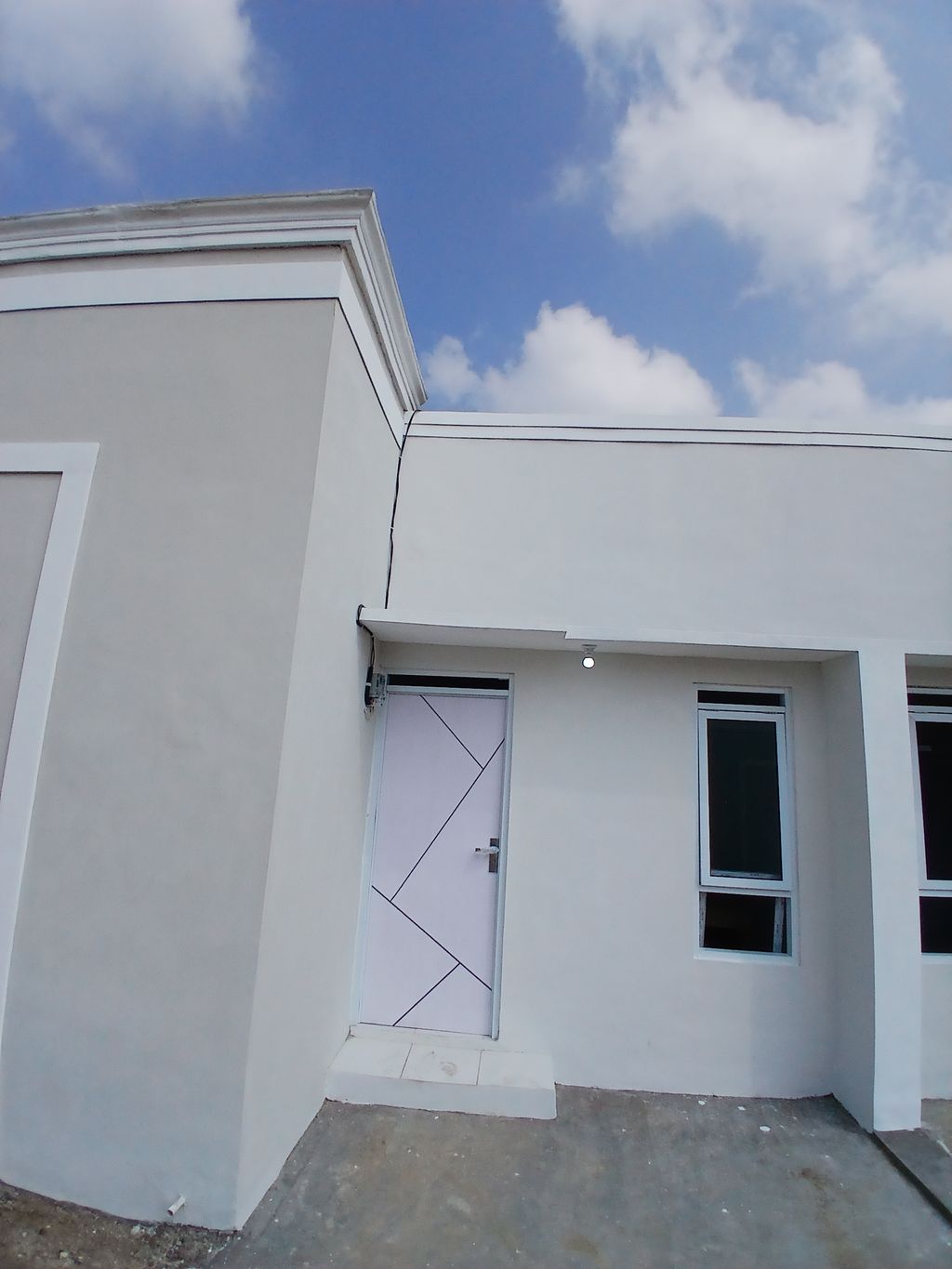 foto tampak rumah tipe 34/75 perumahan Parahyangan Residence