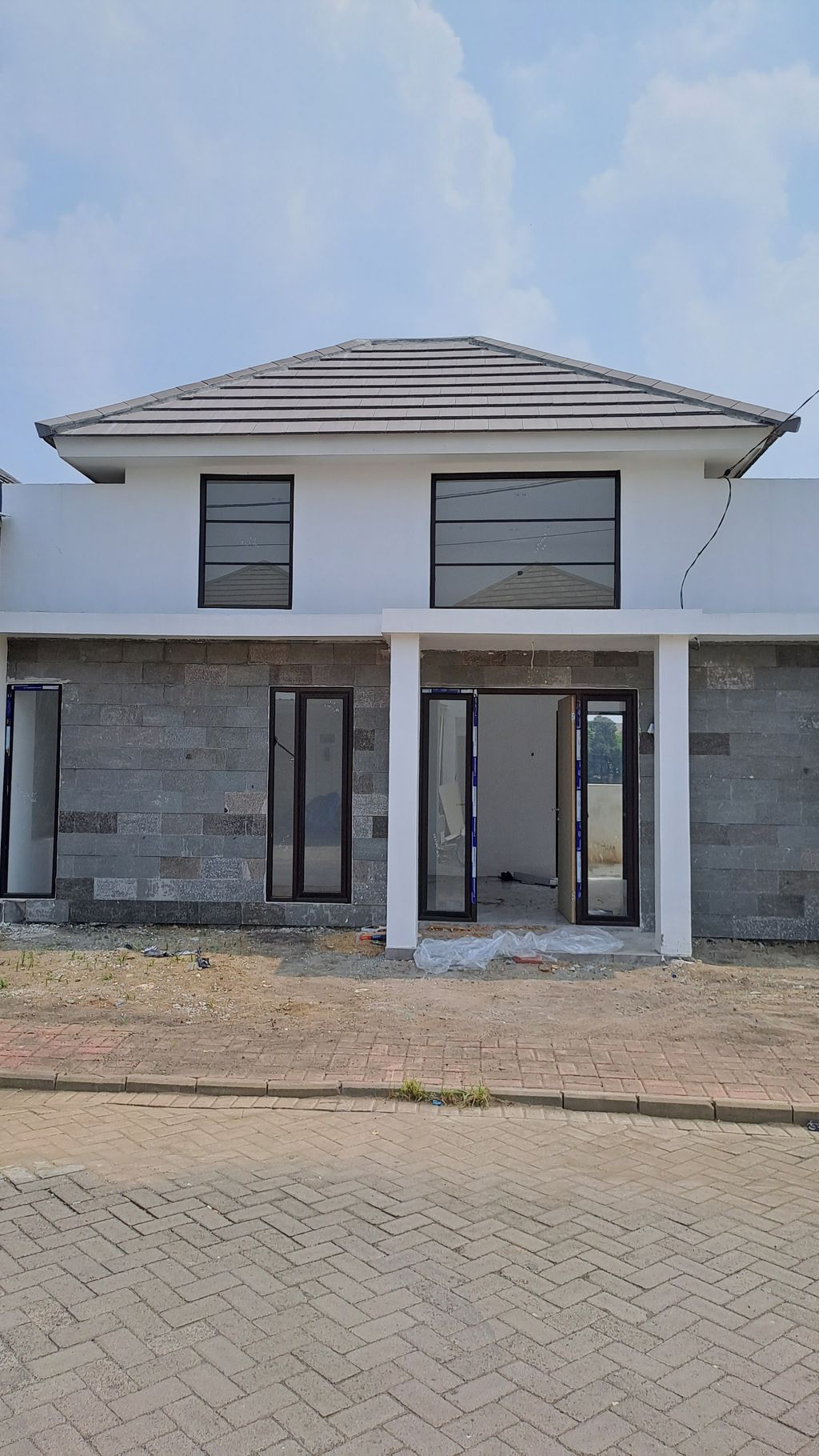 foto tampak rumah tipe GARDEN PLUS (B) 380.000.000 perumahan VICTORY LAND