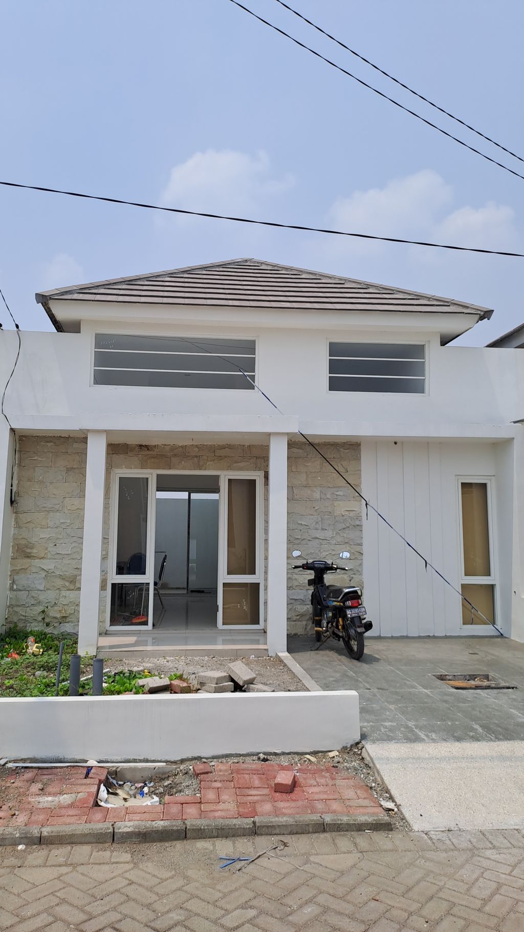 foto tampak rumah tipe GARDEN ((E)) perumahan VICTORY LAND