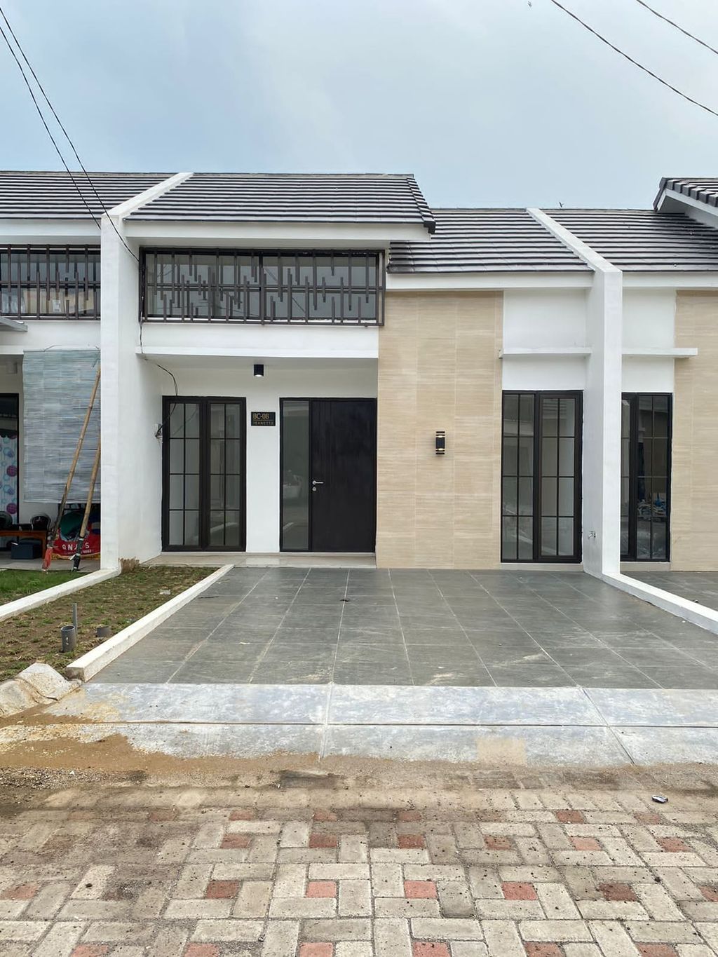 foto tampak rumah tipe JEANETTE ((BC, BB, BD)) perumahan VICTORY LAND