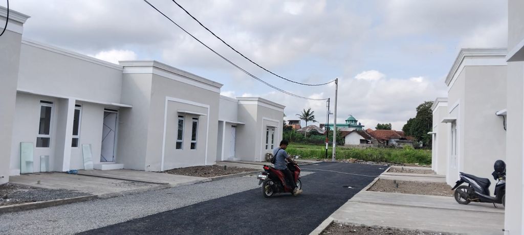 foto tampak rumah tipe 34/67 perumahan Parahyangan Residence