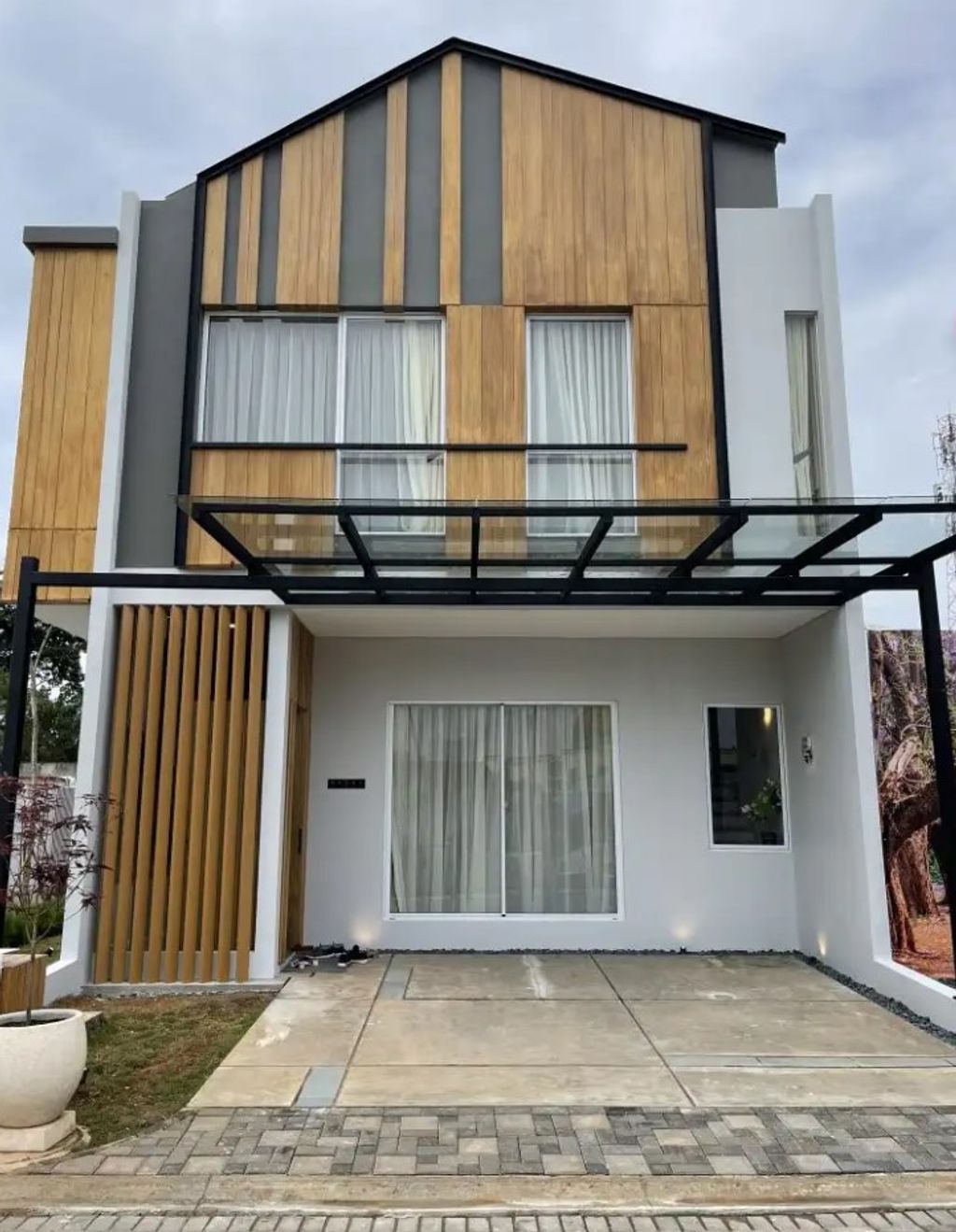 foto tampak rumah tipe 7 perumahan Mazenta Residance