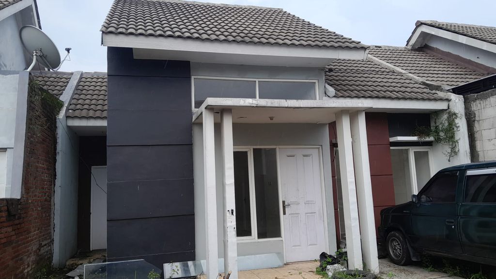 foto tampak rumah tipe CANTIK 2-22 perumahan KRIAN SEJAHTERA INDAH REGENCY