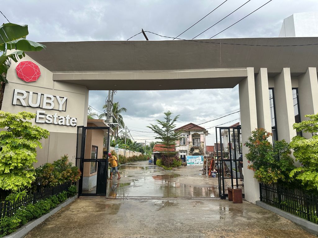 foto gerbang perumahan Ruby Estate