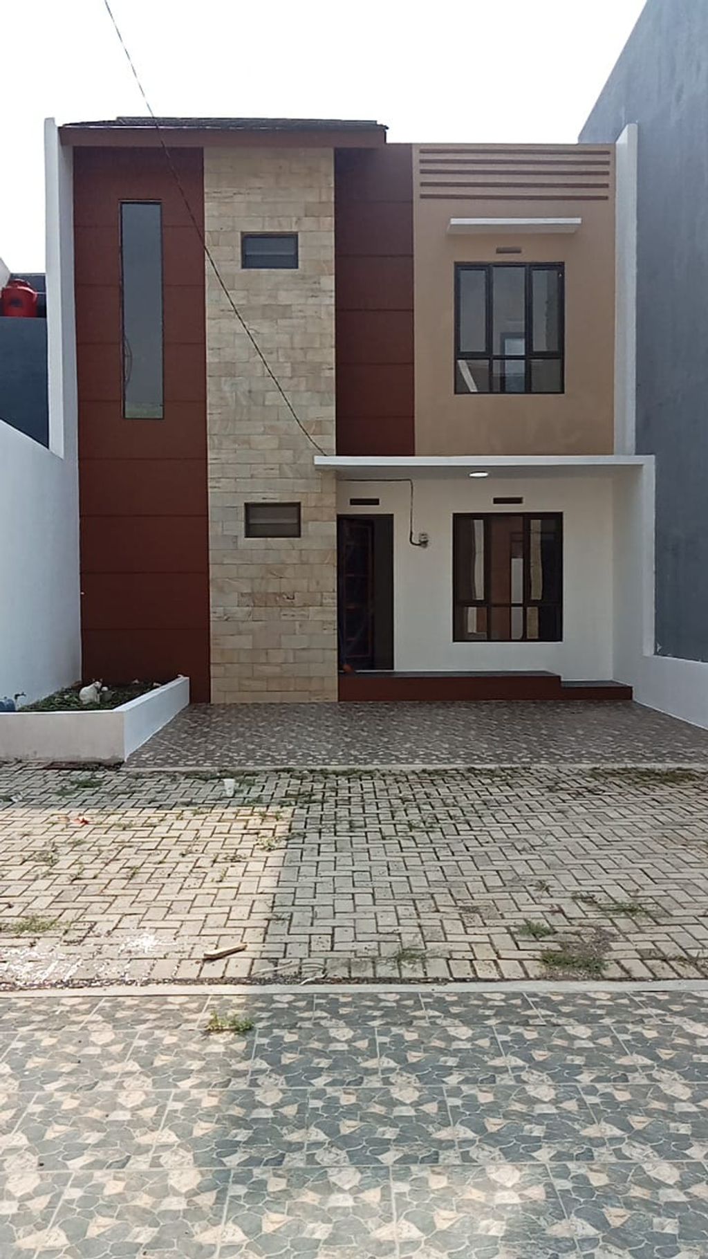 foto tampak rumah tipe MANGLAYANG - 165 perumahan GREENVILLE GOFUR
