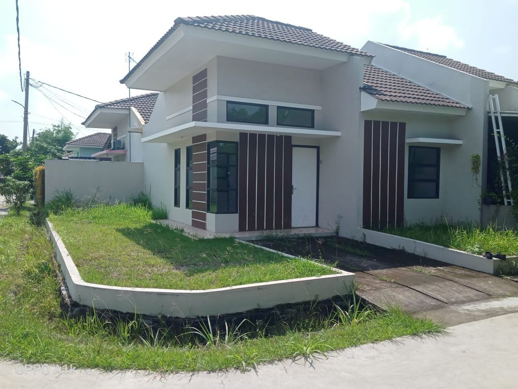 foto tampak rumah tipe 36/108 perumahan Emerald Lake Cilegon