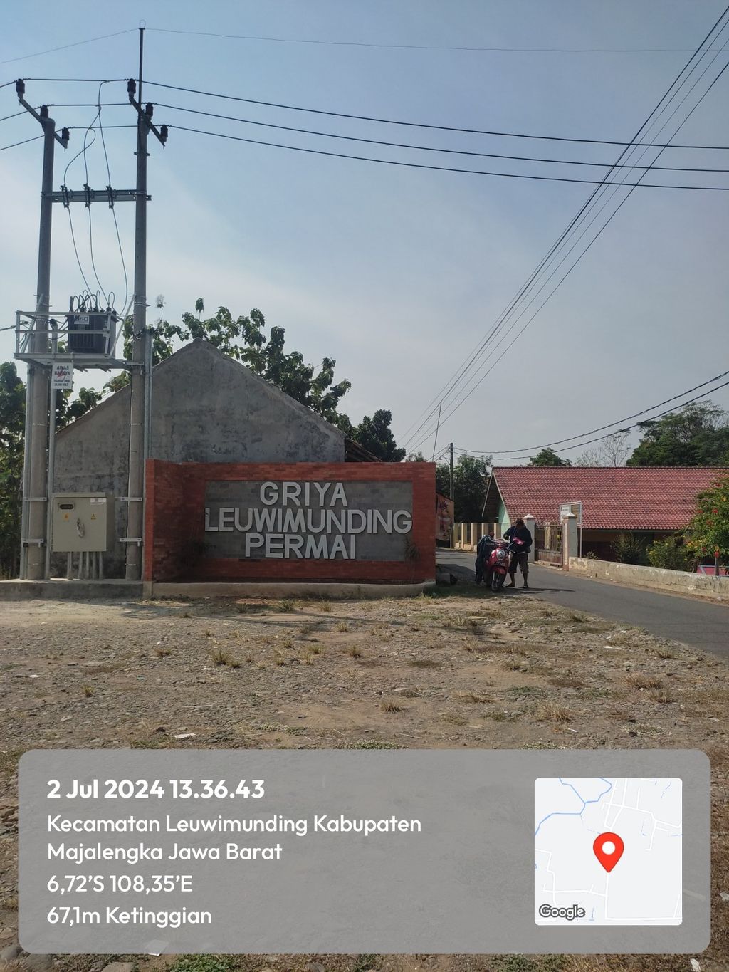 foto gerbang perumahan Griya Leuwimunding Permai
