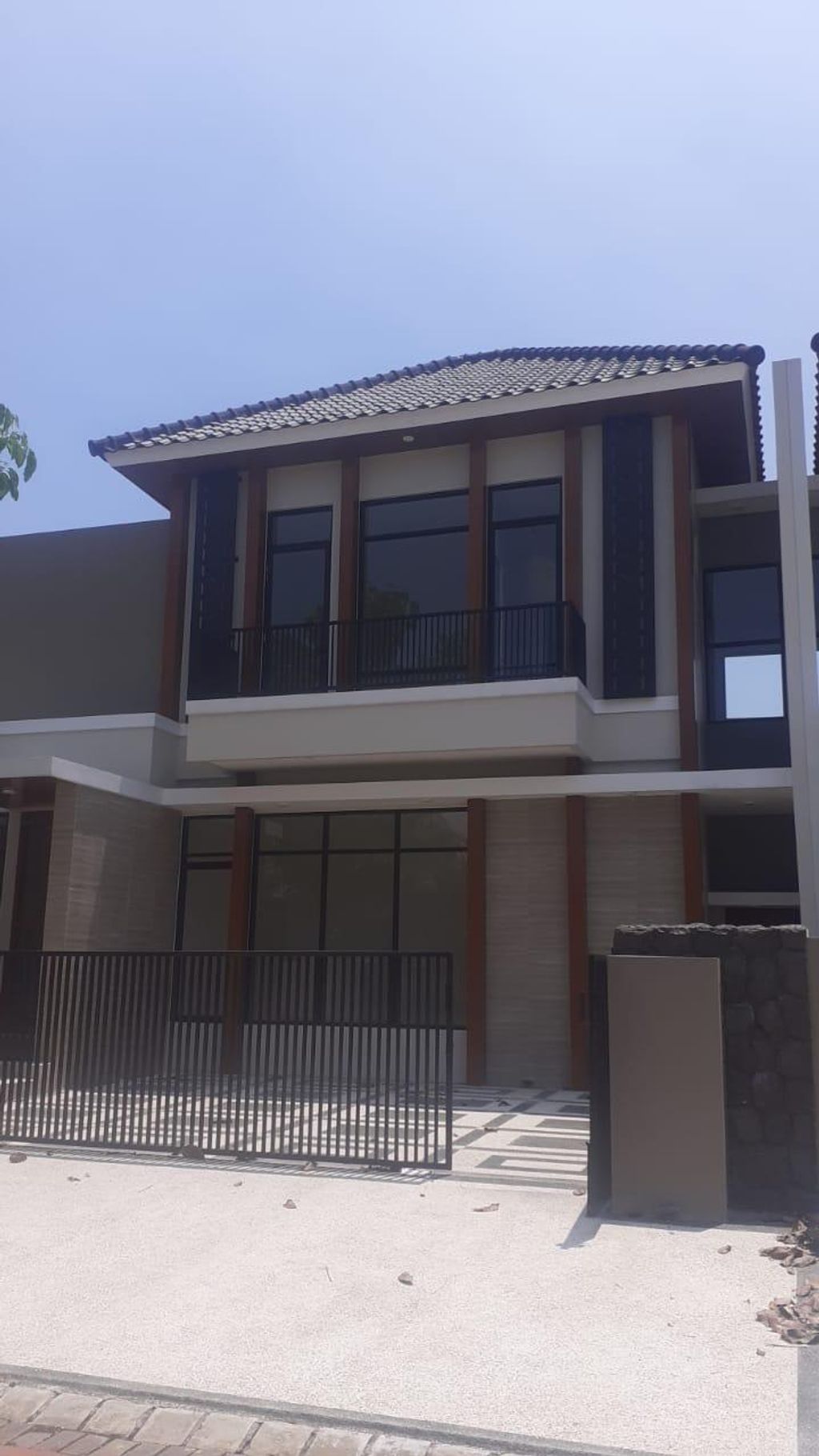 foto tampak rumah tipe OAK B perumahan RIVERFRONT URBAN RESORT