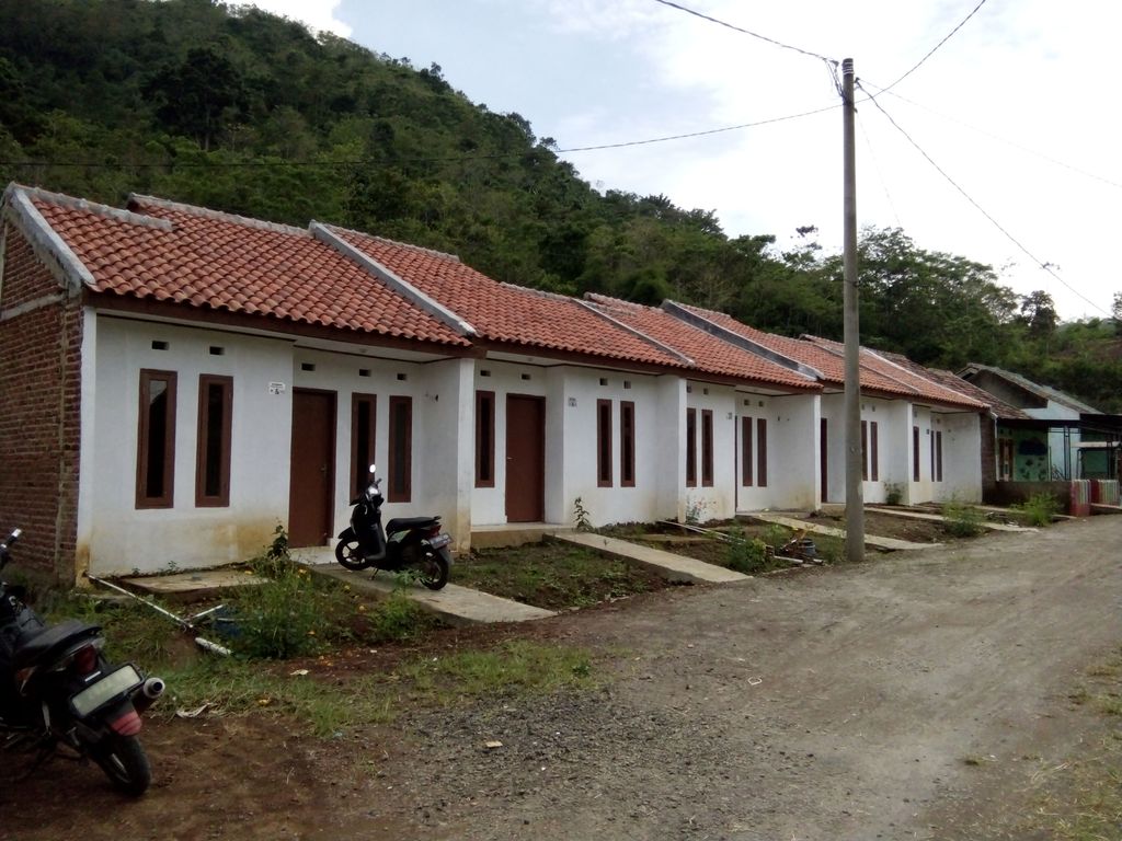 foto tampak rumah tipe 30/60 perumahan Pesona Parahyangan