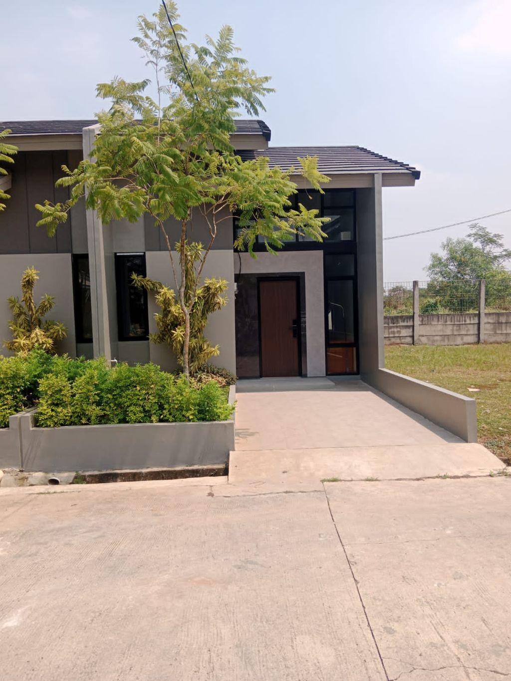 foto tampak rumah tipe 35/70 perumahan MUSTIKA PARK PLACE