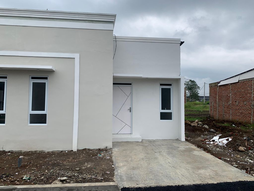 foto tampak rumah tipe 34/66 perumahan Parahyangan Residence
