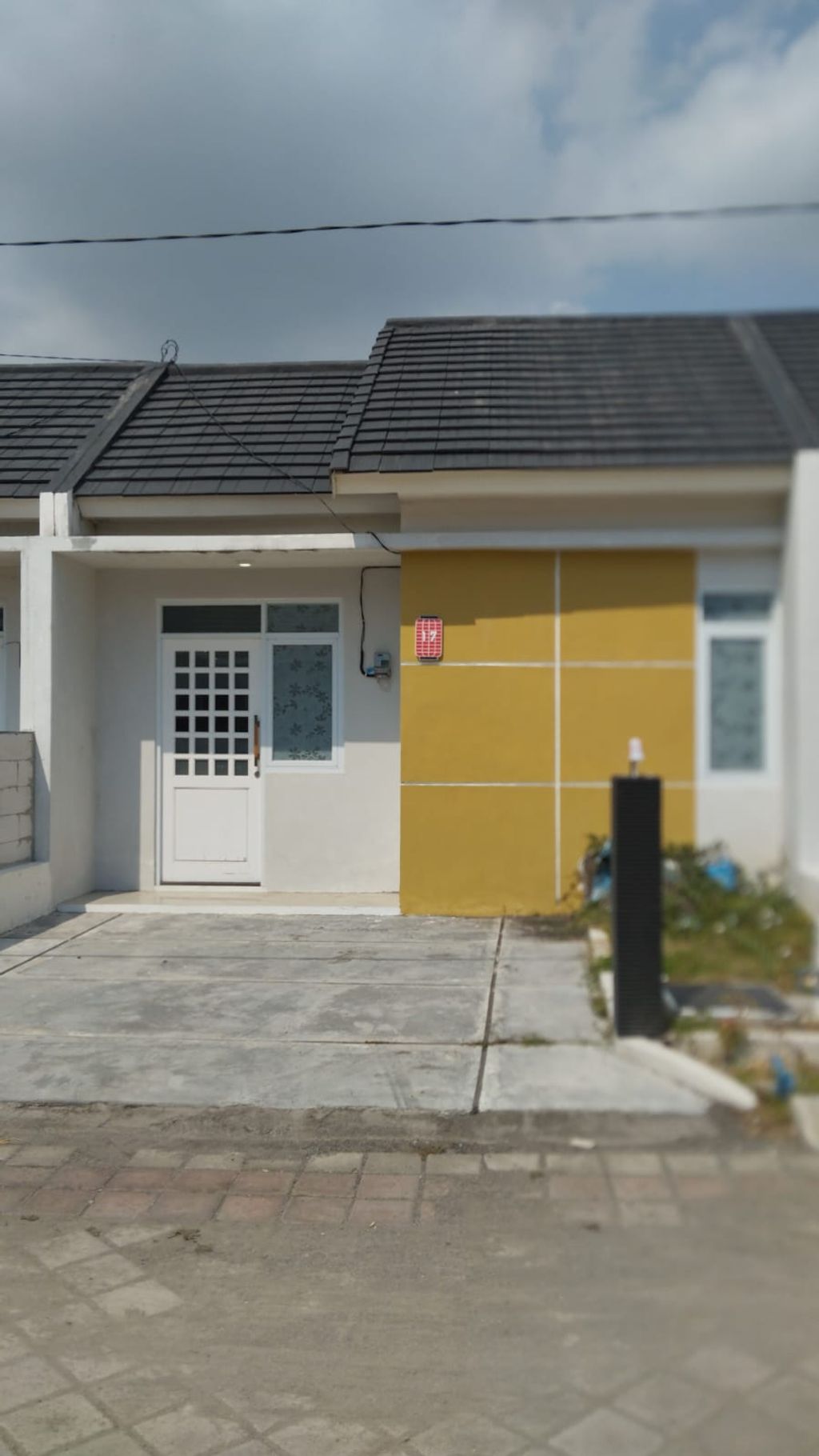 foto tampak rumah tipe SAKURA 36X99 perumahan MUARA GARDEN JAVANA