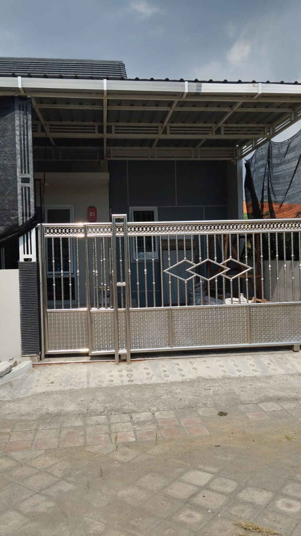 foto tampak rumah tipe SAKURA 36X66 perumahan MUARA GARDEN JAVANA
